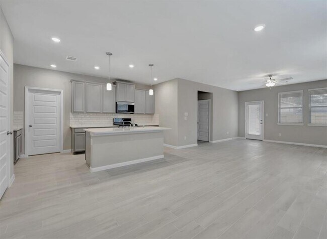 Foto del edificio - 18487 Sunrise Maple Dr