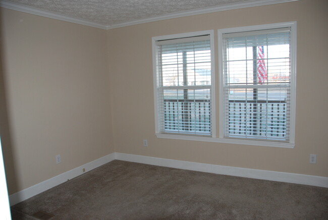 Building Photo - 157 Zachary Dr