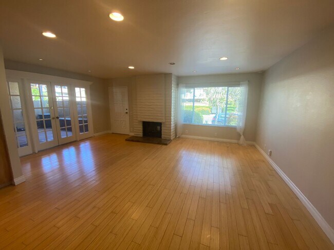 Foto del edificio - Lovely Townhome in Rancho Bernardo!
