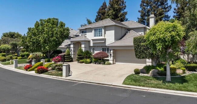 Foto del edificio - Prestigious Spanish Bay Circle Home in Guard-Gated Brookside