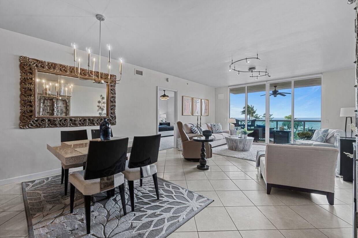 Foto principal - 2650 Lake Shore Dr