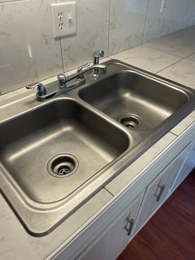 Building Photo - 205 Douglas St