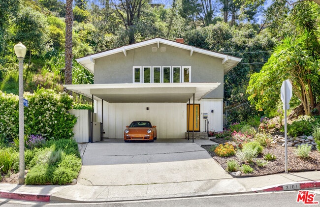 Foto del edificio - 3101 Beachwood Dr