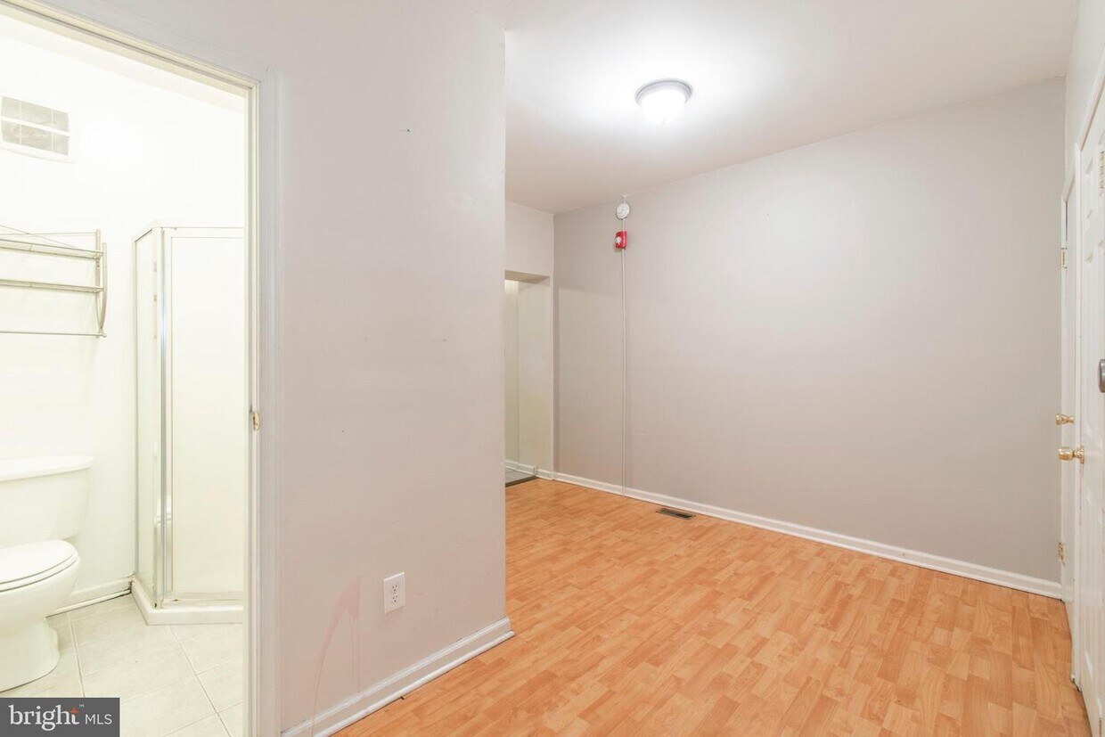 Primary Photo - 2262 N 15th St