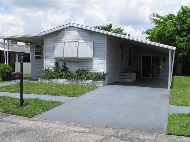 Foto del edificio - 5249 NW 4th Terrace