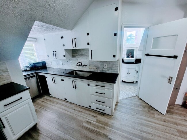 Foto del edificio - 324 L St E