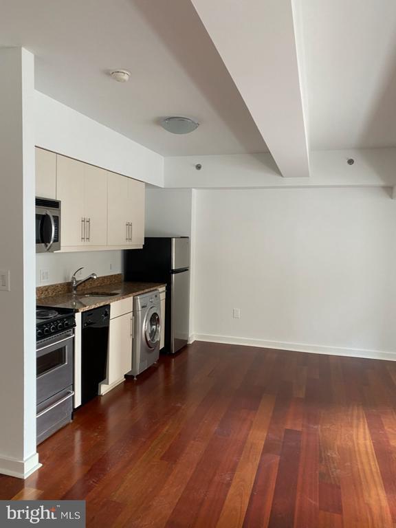 Primary Photo - 219-29 S 18th St