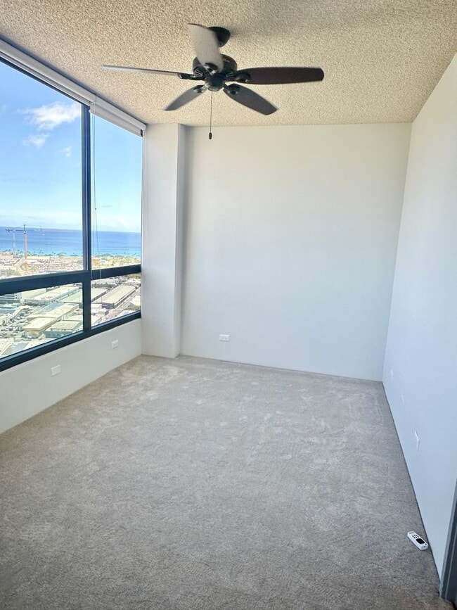 Building Photo - 1 bedroom 1 bath in Highly Desirable Building