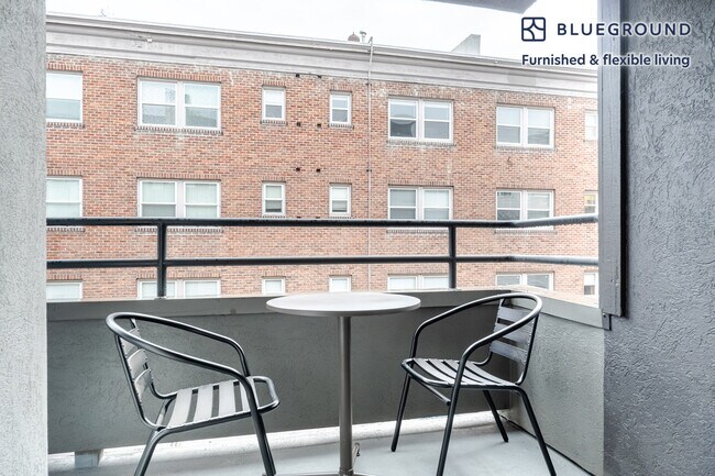 Foto del edificio - 526 Yale Ave N