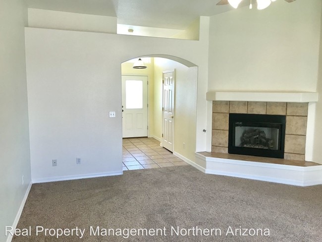 Building Photo - 3 br, 2 bath House - 2102 Ridgeview Rd.