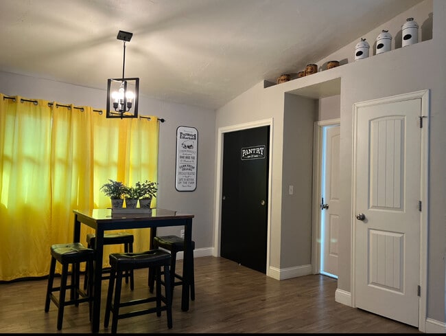 Photo - 2866 Elm Ave House