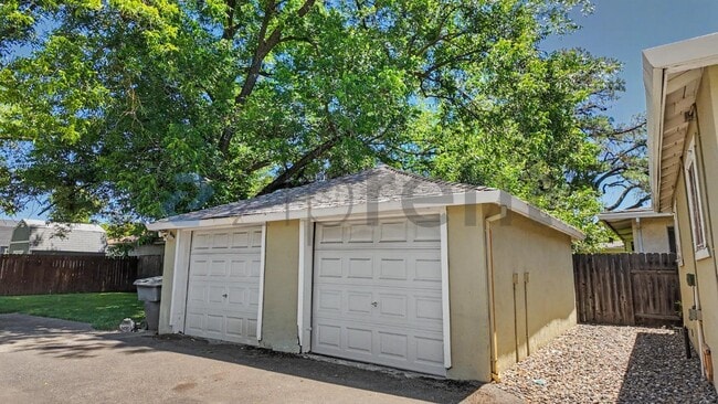 Building Photo - Unit 1