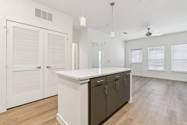 Building Photo - Vistas at Thousand Oaks