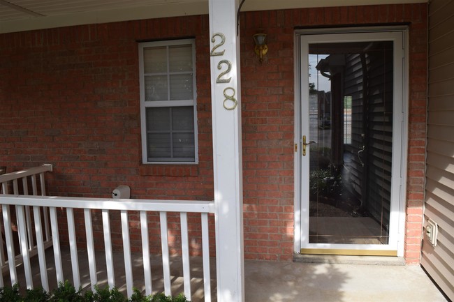 Building Photo - 228 Stanton Hall Ln