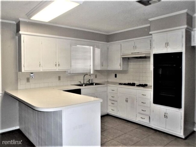 Building Photo - 4 br, 2 bath House - 1612 Chatsworth Dr.
