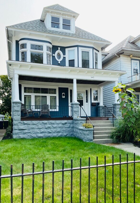Front Entrance - 549 S Park Ave