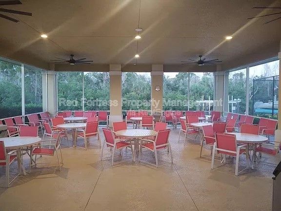 Foto del edificio - 1789 Four Mile Cove Pkwy