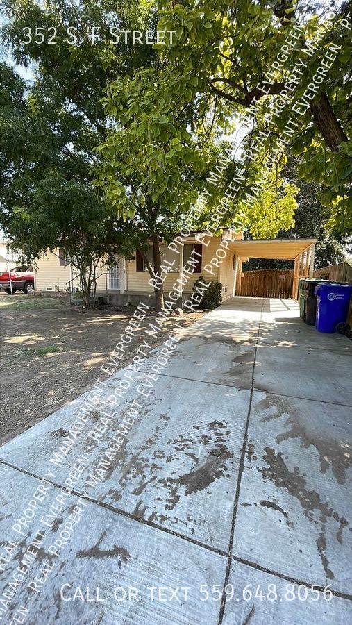 Building Photo - 352 S F St