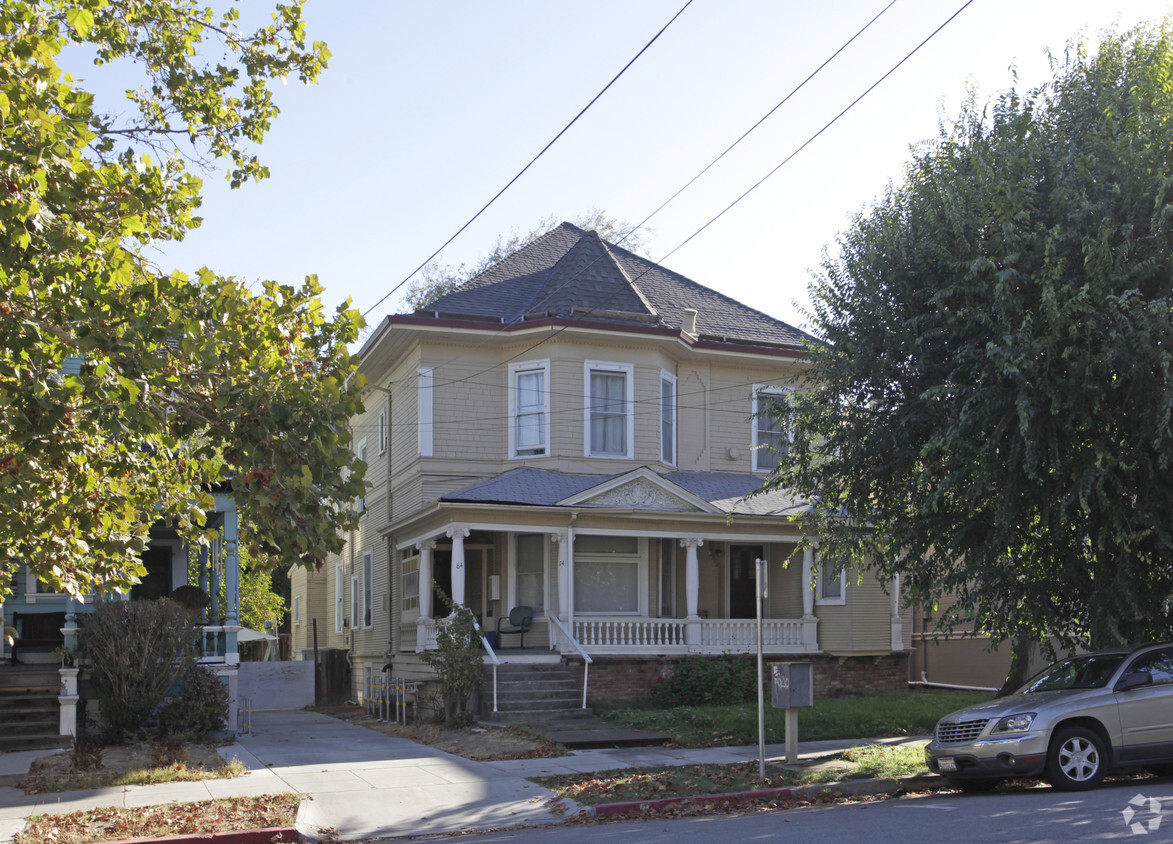 Primary Photo - 74-84 N 9th St
