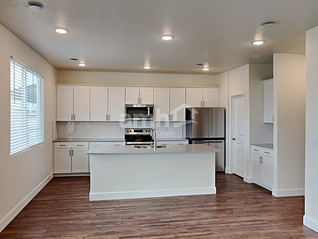 Foto del edificio - 3294 Fields Ave