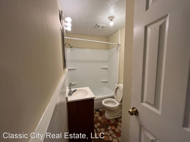 Foto del edificio - 2 br, 1 bath House - 228 1/2 Madison Heights