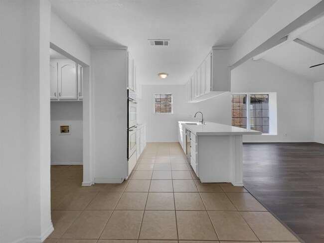 Building Photo - 3902 San Miguel Ct