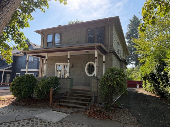 Building Photo - 622 NW 29th St