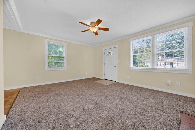 Building Photo - 207 Border Dr E