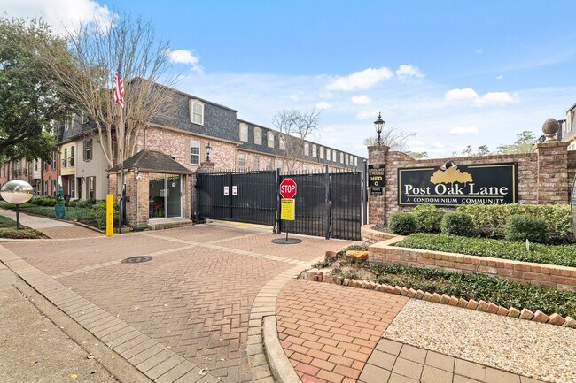 Building Photo - 355 N Post Oak Ln