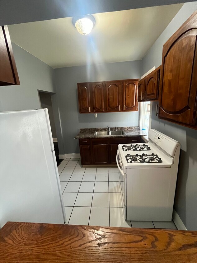 Primary Photo - 231 Doty St