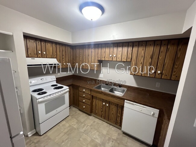 Building Photo - 1310 Millerwood Dr