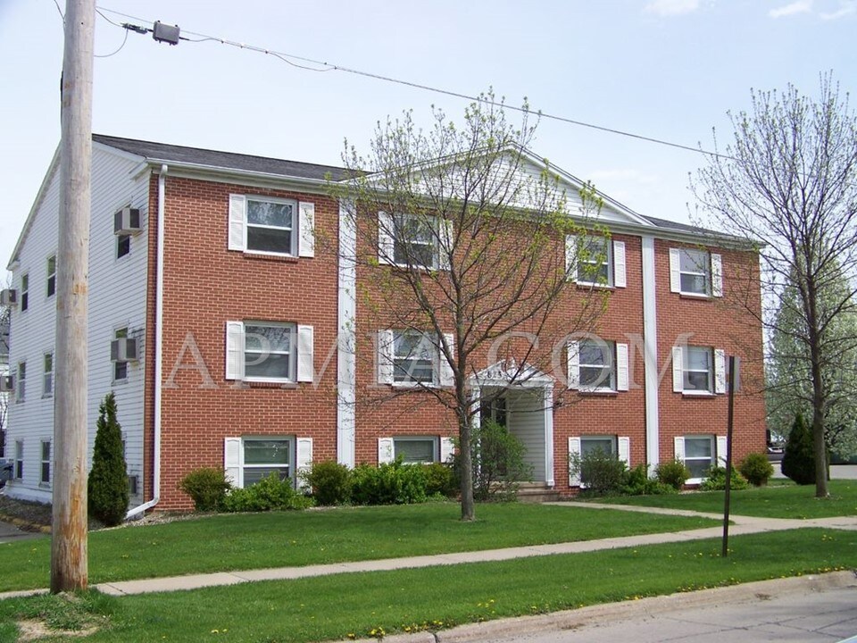 Primary Photo - 825 26th St