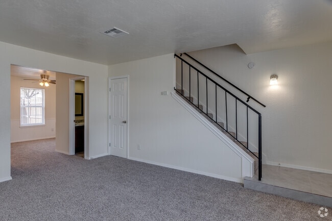 2BR, 1-1/2BA - 1200SF - Chevy Chase Apartments