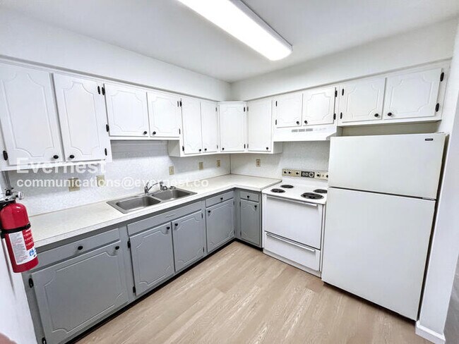 Foto del edificio - 12802 N Cresap St