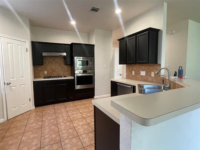 Building Photo - 5639 Taylorcrest Dr