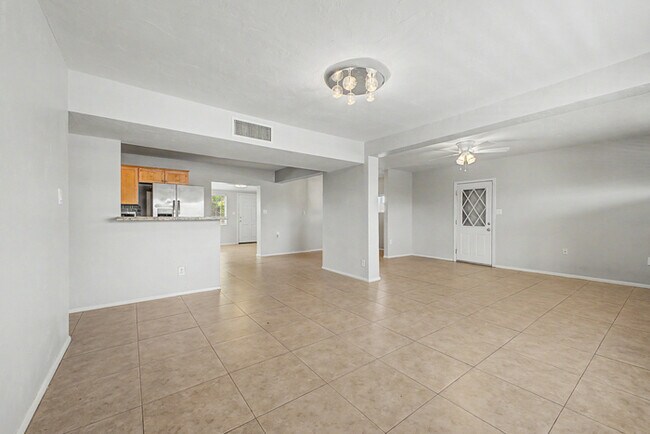 Foto del edificio - 2514 E Campbell Ave