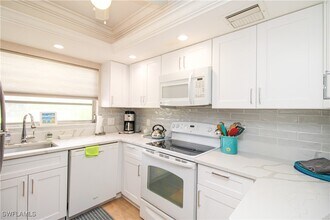 Building Photo - 1020 Palm View Dr