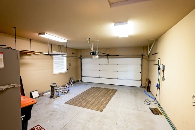 Building Photo - 882 Canyon Park Ave