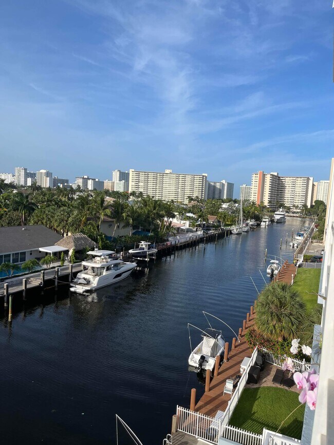 Foto del edificio - 2829 NE 33rd Ct