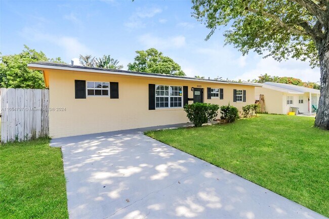 Building Photo - 3323 Florida Blvd