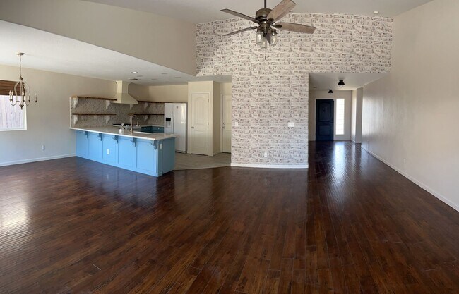 Foto del edificio - Beautiful  4-bedroom, 2-bathroom home in Fresno with Solar
