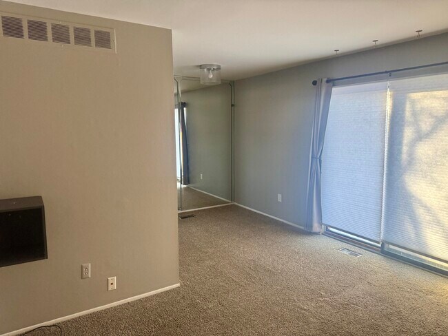 Foto del edificio - 5065 N Crooks Rd