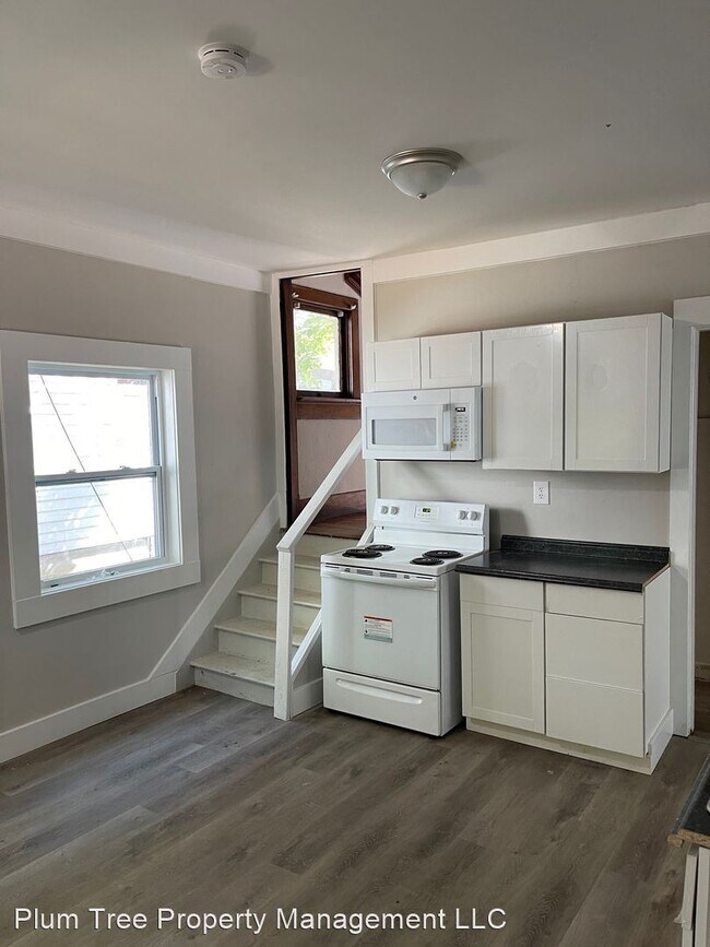 Building Photo - 4 br, 1 bath House - 247 Delaware Avenue