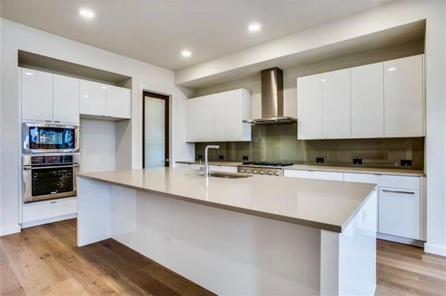 Foto del edificio - 4031 Heatherton Dr