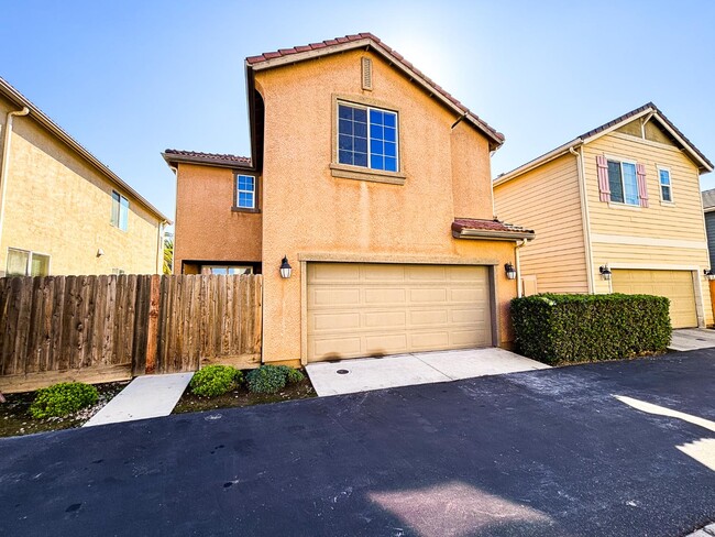 Building Photo - 5537 N Gates Ave