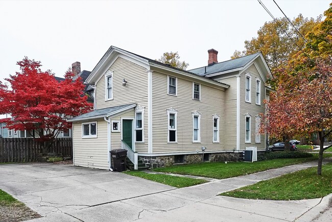 Building Photo - 2 Bed 2 Bath Stuart Neighborhood Duplex!