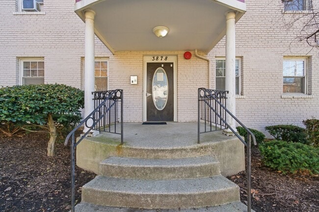 Building Photo - 3878 9th St SE