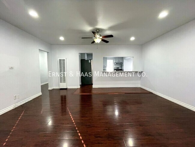 Building Photo - 1341 W School St