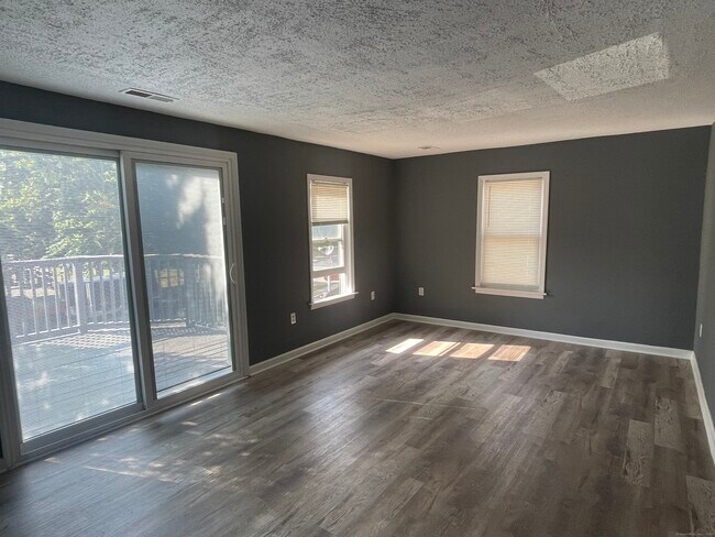 Building Photo - 425 Blake St