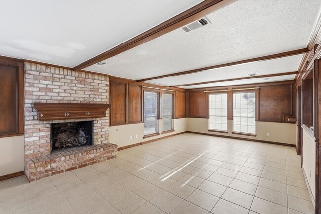 Building Photo - 16014 Southampton Dr